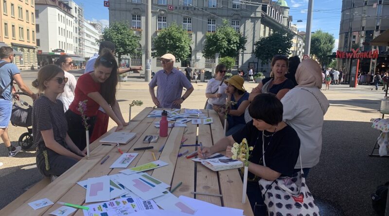 طاولة جوالة من أكرانيا تبحث عن السلام في شوارع المدن السويسرية